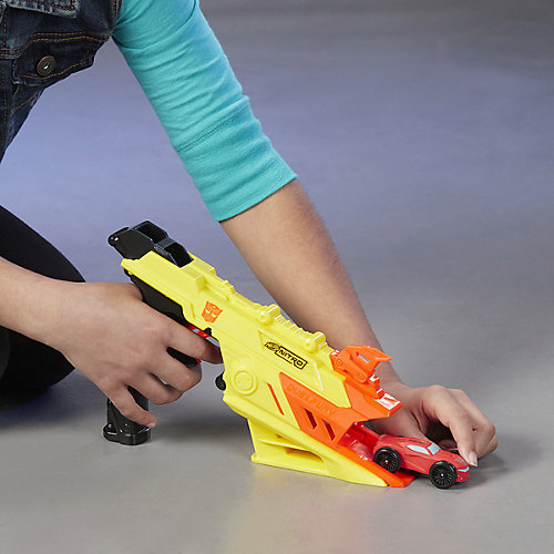 Пусковое устройтсов Nerf Nitro "Speedblast" Трансформер Бамблби от Hasbro