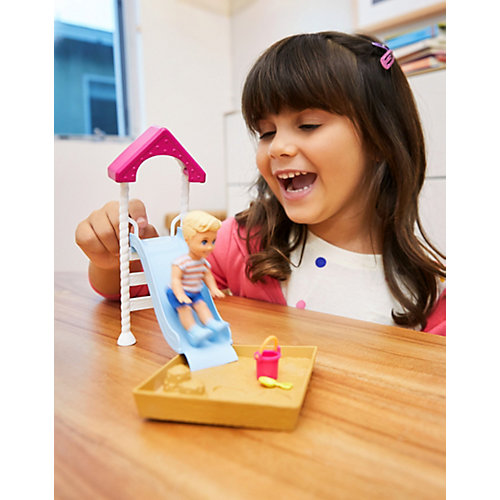 Игровой набор Barbie "Скиппер няня" Малыш на горке с песочницей от Mattel