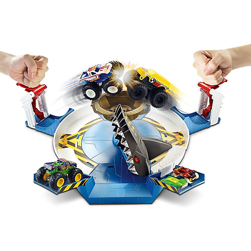 Игровой набор Hot Wheels Monster Trucks Поединок с акулой от Mattel
