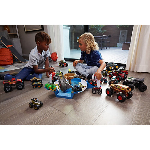 Игровой набор Hot Wheels Monster Trucks Поединок с акулой от Mattel