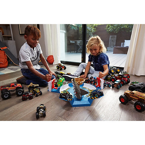 Игровой набор Hot Wheels Monster Trucks Поединок с акулой от Mattel