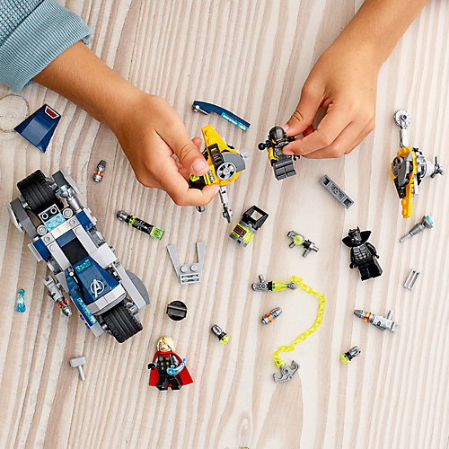 Конструктор LEGO Super Heroes 76142: Мстители: Атака на спортбайке от LEGO