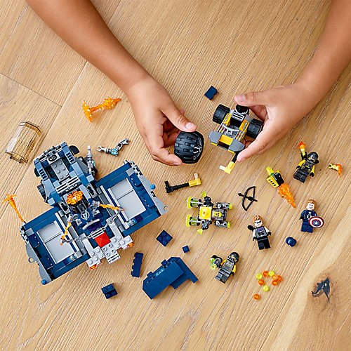 Конструктор LEGO Super Heroes 76143: Мстители: Нападение на грузовик от LEGO