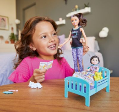 Kind Zubehör Babybett Mattel Barbie Puppe Skipper Babysitter Schlafenszeit inkl 