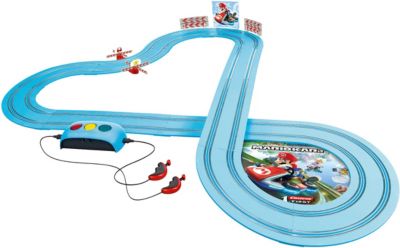 CARRERA FIRST - Nintendo Mario Kart - Royal Raceway Autorennbahn für Kinder  ab 3 Jahren mit Mario und Yoshi, mit interaktiven Spielfunktionen, Musik,  Sound- und Lichteffekten, Super Mario | myToys