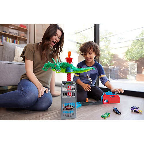 Автотрек Hot Wheels City "Воздушная атака дракона" от Mattel