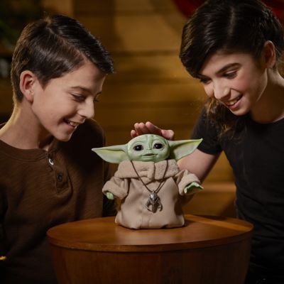 Force Moment Baby Yoda Star Wars The Mandalorian The Child Figur Fokusiert 