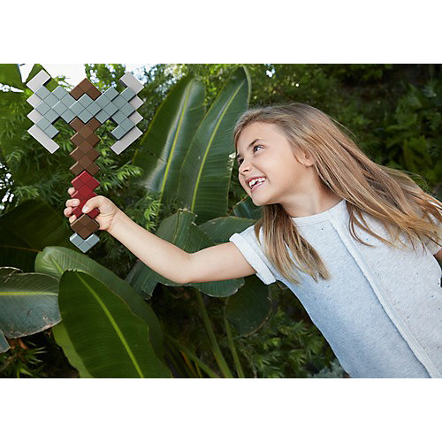 Оружие Minecraft Обоюдоострый топор от Mattel