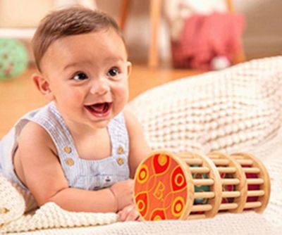 Regenmacher aus Hoz mit kleinen Murmeln 2