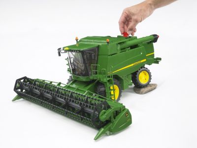 Bruder John Deere Mähdrescher T670i 1:16 Spielzeugtraktor Modelltraktor Traktor 