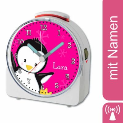 CreaDesign Kinder Funkwecker weiß personalisiert mit Namen Pinguin Pink 12-Stunden-Anzeigeformat Geräuschlos/Ohne Ticken Nachtlicht
