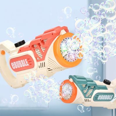 Kinder halten eine Seifenblasenpistole mit 39 Löchern Vollautomatische