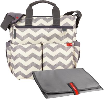Skip Hop Wickeltasche DUO SIGNATURE, Chevron wei/grau