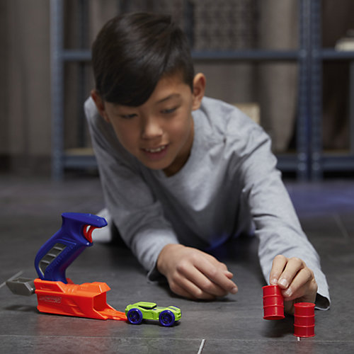 Пусковое устройство Nerf Нитро с зелёной машинкой,в ассортименте от Hasbro