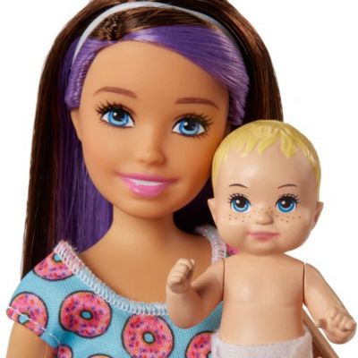 „Skipper Babysitters Inc.” Jungen-Puppe & Baby Puppe und MATTEL GRP14 Barbie 