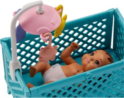Barbie Skipper Babysitters Puppe (schwarze Haare) Spielset mit Baby-Puppe &amp; Hochstuhl