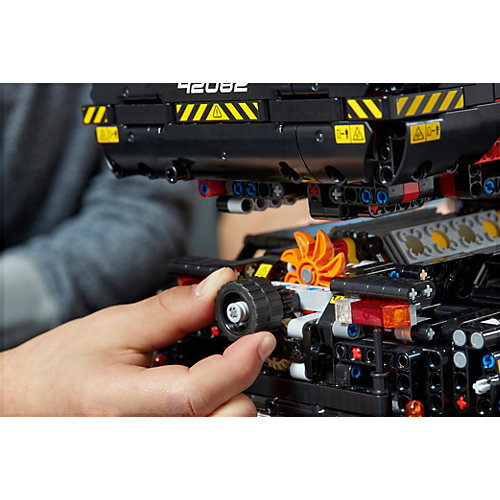 Конструктор LEGO Technic 42082: Подъёмный кран для пересечённой местности от LEGO